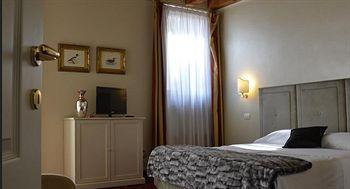 Franciscus Hotel Verona Luaran gambar
